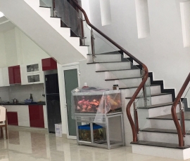 Mẫu cầu thang kính gỗ cao cấp