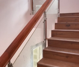 Cầu thang kính Anh Tuấn Window