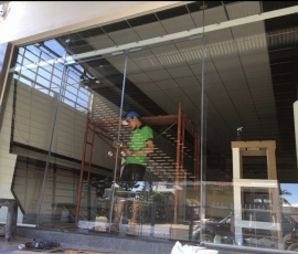 Mẫu Cửa kính cường lực