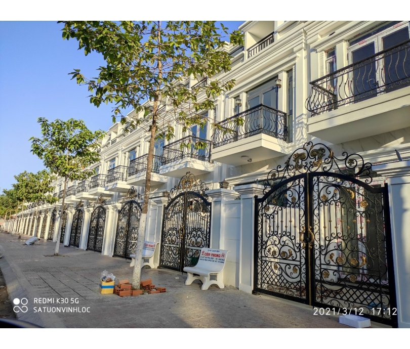 Cổng sắt mỹ nghệ nhà phố 