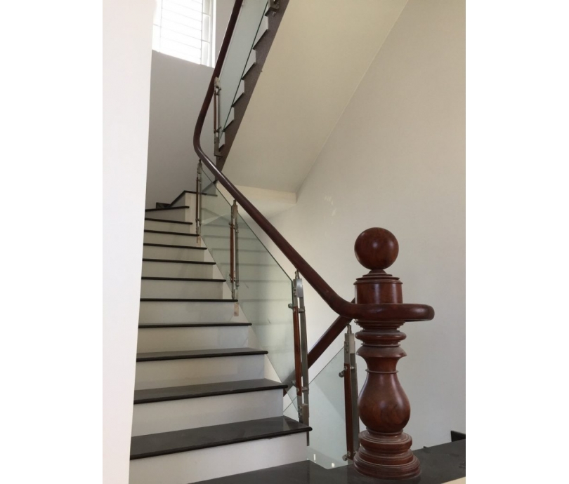 Cầu thang kính Anh Tuấn Window