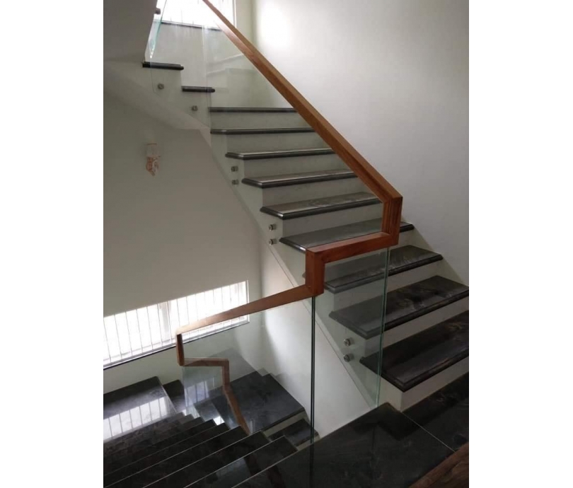 Cầu thang kính Anh Tuấn Window