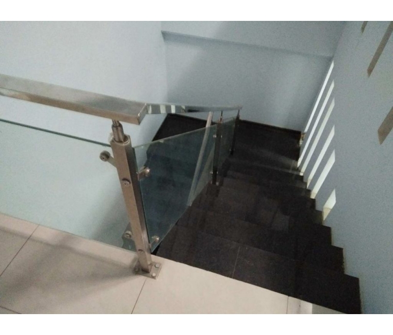 Cầu thang kính Anh Tuấn Window