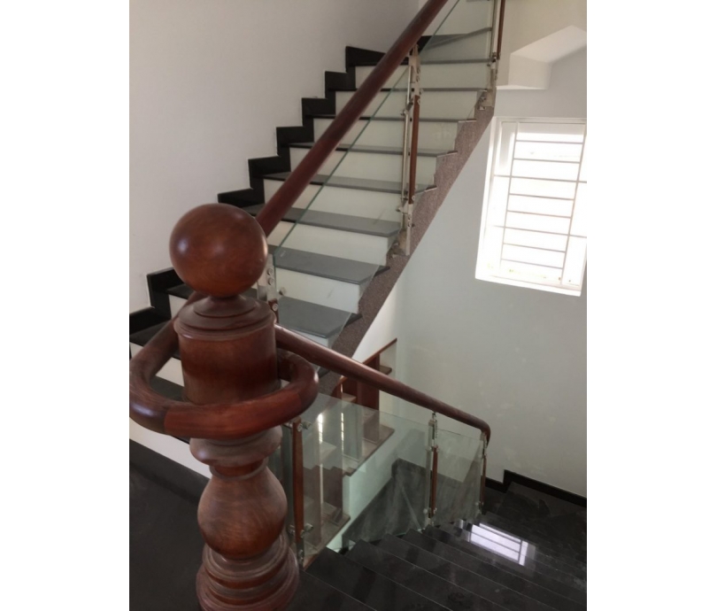 Cầu thang kính Anh Tuấn Window