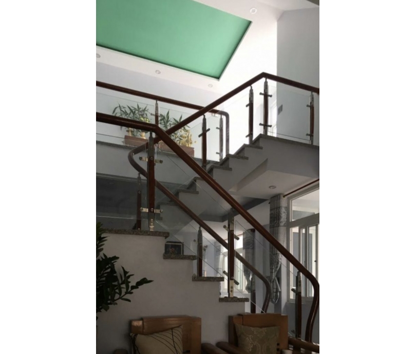 Cầu thang kính Anh Tuấn Window