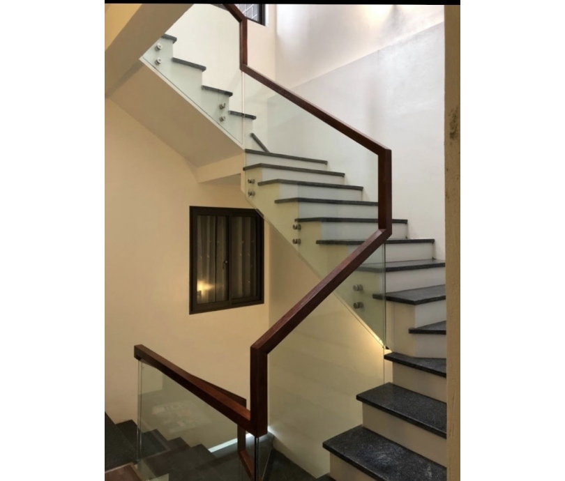 Cầu thang kính Anh Tuấn Window