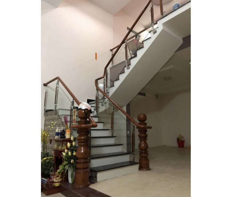 Cầu thang kính Anh Tuấn Window