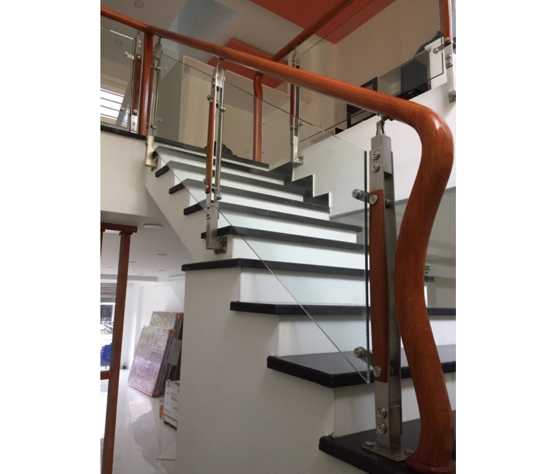 Cầu thang kính Anh Tuấn Window