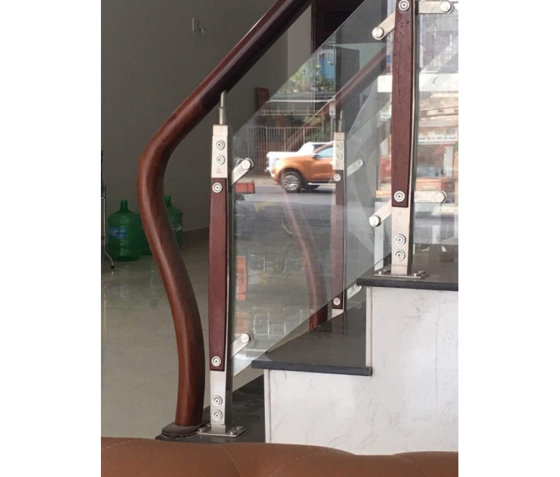 Cầu thang kính Anh Tuấn Window