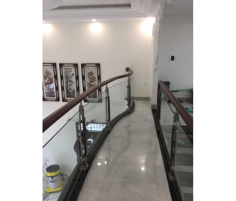 Cầu thang kính Anh Tuấn Window