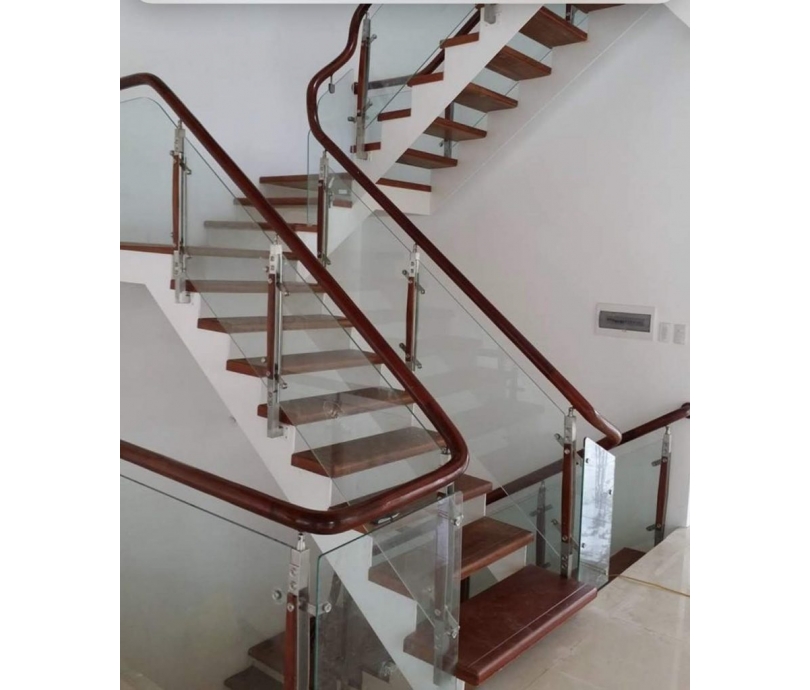 Cầu thang kính Anh Tuấn Window