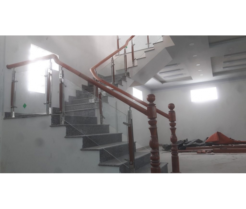 Cầu thang kính Anh Tuấn Window