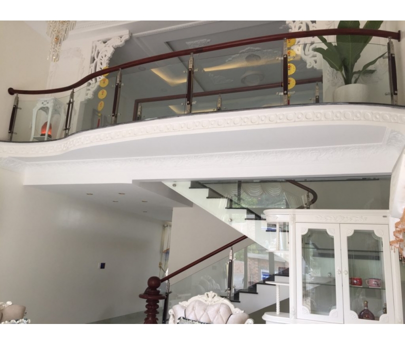 Cầu thang kính Anh Tuấn Window