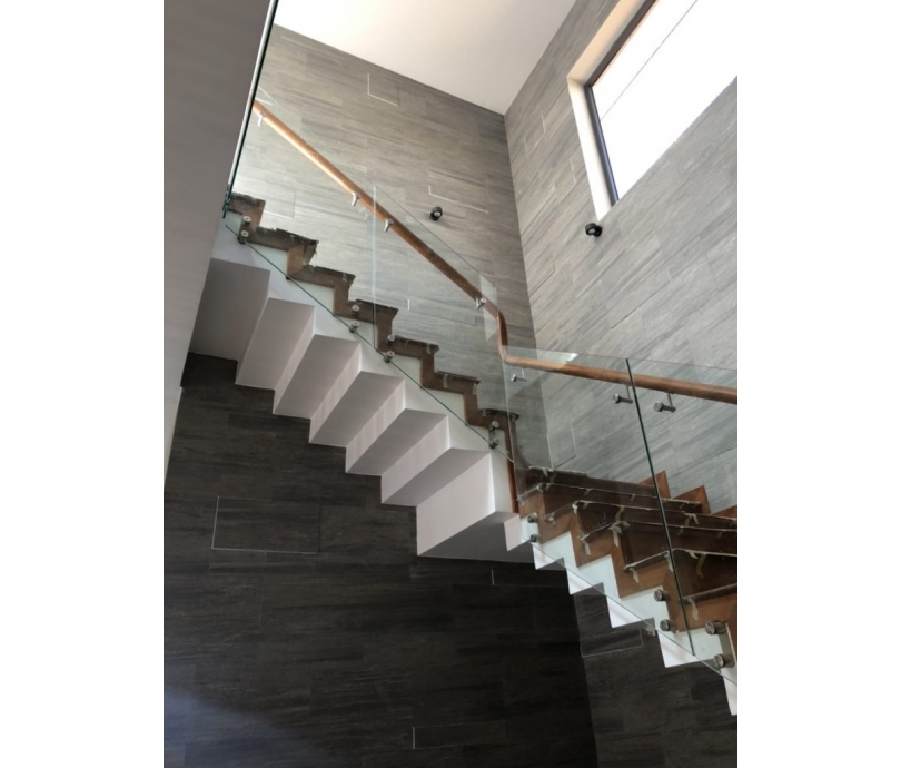 Cầu thang kính Anh Tuấn Window