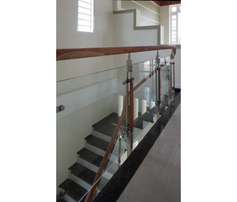 Cầu thang kính Anh Tuấn Window