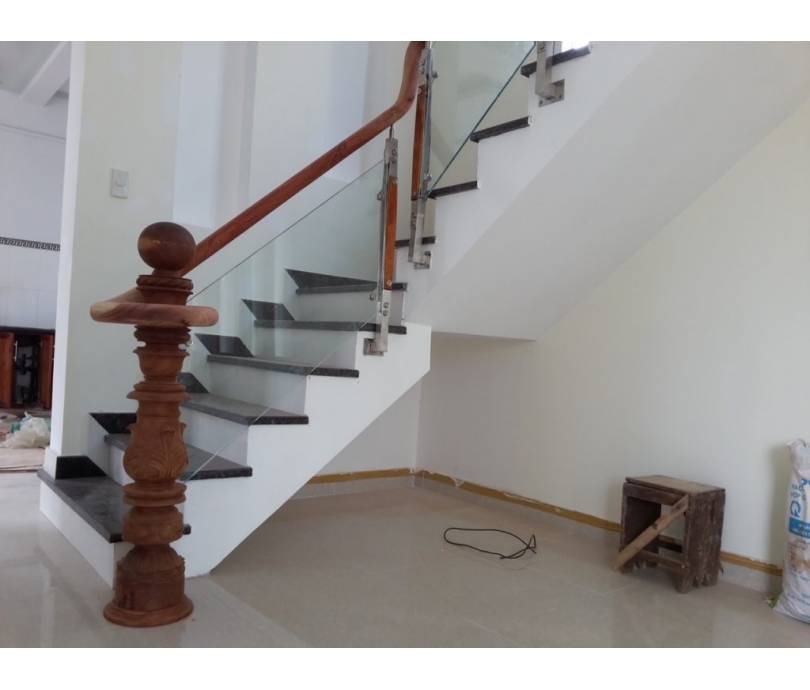 Cầu thang kính Anh Tuấn Window