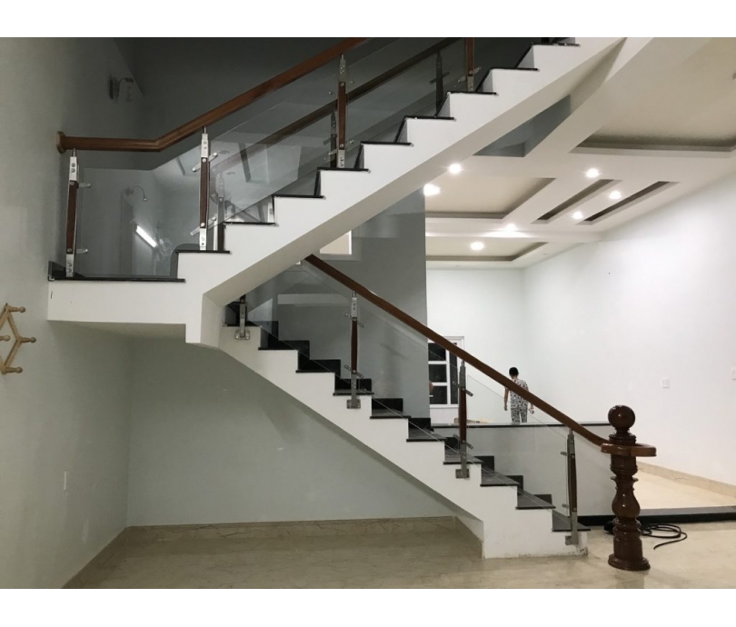 Cầu thang kính Anh Tuấn Window