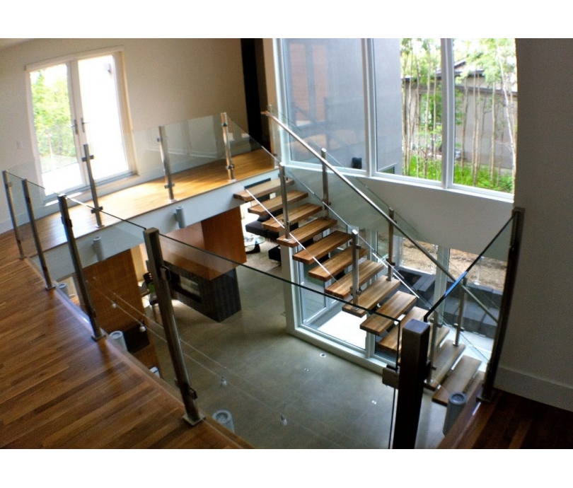 Cầu thang kính Anh Tuấn Window
