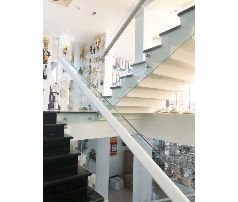 Cầu thang kính Anh Tuấn Window