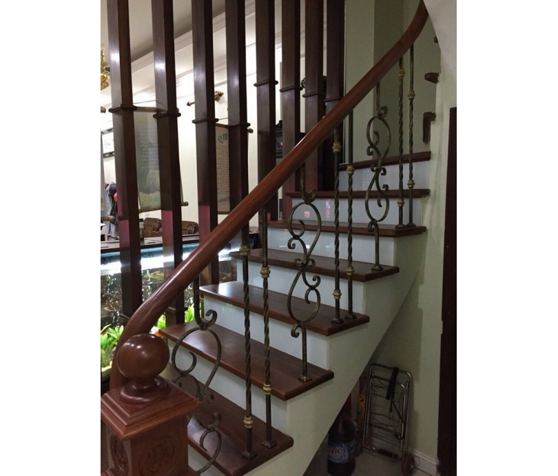 Cầu thang sắt mỹ nghệ 1