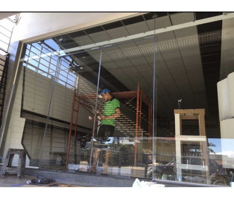 Mẫu Cửa kính cường lực