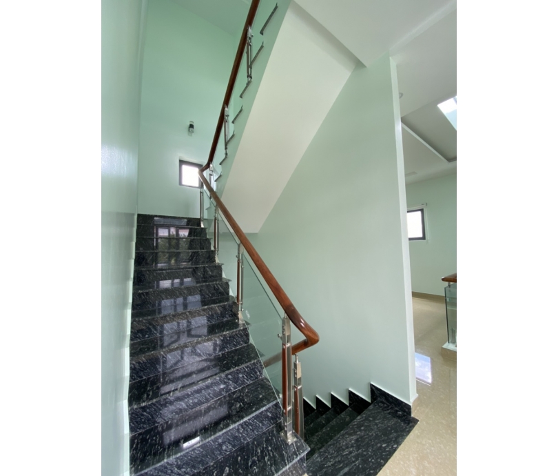 Cầu thang kính tại Đức Trọng