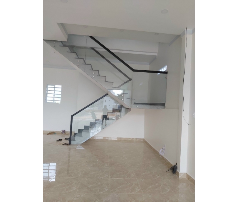 Mẫu cầu thang kính 1